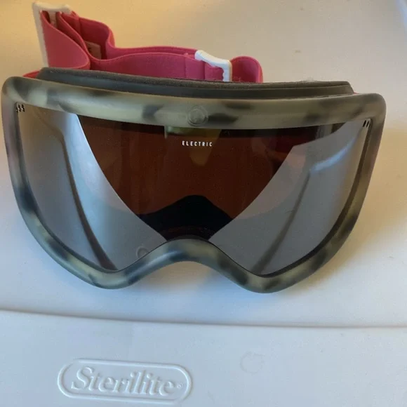 Electric ladies Ski Goggles/mask worn on one trip Excellent condition - Picture 4 of 5